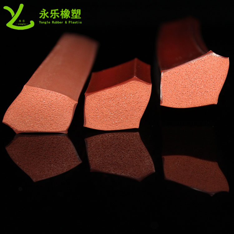擠出復(fù)合發(fā)泡硅膠條，耐高溫復(fù)合發(fā)泡硅膠條，耐老化復(fù)合發(fā)泡硅膠條